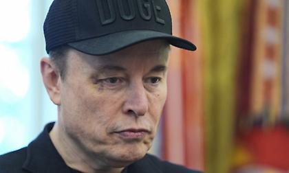 Με μελανιασμένο μάτι στο Οβάλ Γραφείο ο Έλον Μασκ - «Με χτύπησε ο γιος μου», είπε