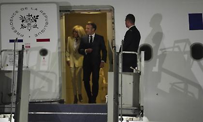 «Να βεβαιώνεται ότι είναι κλειστή η πόρτα»- Ο Τραμπ... συμβουλεύει τον Μακρόν μετά το χαστούκι της Μπριζίτ