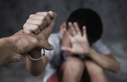 Φρίκη για 17χρονο στη Θεσσαλονίκη: Κατήγγειλε ότι τον βίαζε για τρία χρόνια ο σύντροφος της μητέρας του