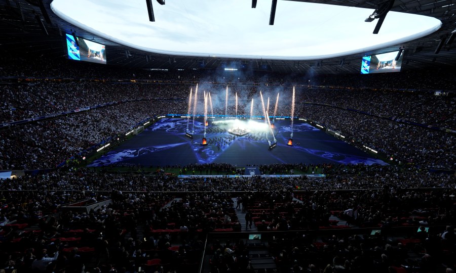 Champions League: Σήκωσαν την «Allianz Arena» στο πόδι οι Linkin Park