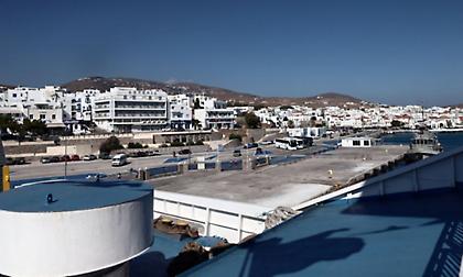 Πρόσκρουση πλοίου στο λιμάνι της Τήνου