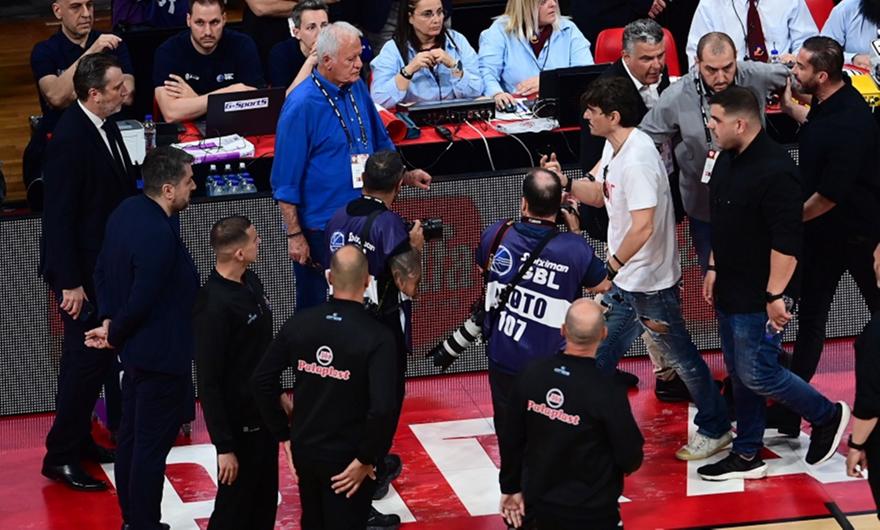 Αποχώρησε ο Γιαννακόπουλος στο ΣΕΦ μετά την ένταση – Δεν του επετράπη να παραμείνει