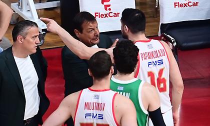 Ένταση στο παρκέ και τεχνική ποινή στον έξαλλο Αταμάν για διαμαρτυρίες -Άνοιξε διάλογο με τον Παπανικολάου