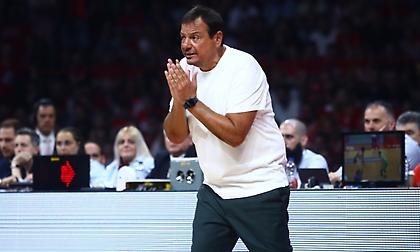 Αποβλήθηκε ο Αταμάν: Έξαλλος ο Τούρκος για υβριστικά συνθήματα στον Σλούκα, δέχθηκε δεύτερη τεχνική ποινή