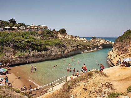 Σε σοβαρή κατάσταση τουρίστας που έπεσε στο Canal d'Amour της Κέρκυρας