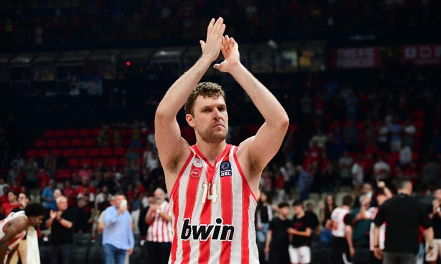 Βεζένκοφ: «Ό,τι συμβαίνει μένει μονάχα στο παρκέ, η τοξικότητα είναι σε μεγάλα επίπεδα…»