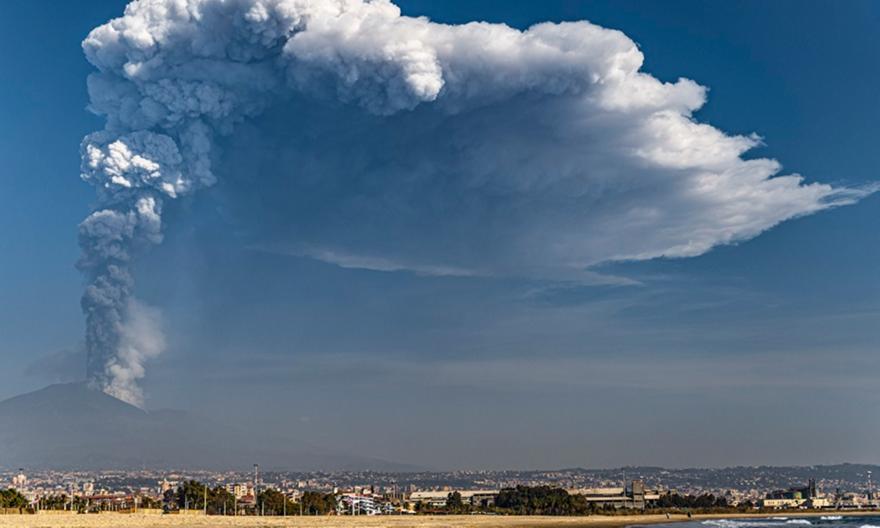Ξύπνησε ξανά η Αίτνα - Πανικόβλητοι τουρίστες έτρεχαν να σωθούν!