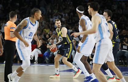 Γλύτωσε μέγα-κάζο στο φινάλε και προκρίθηκε με ζόρι και άγχος στα ημιτελικά του πρωταθλήματος η Φενέρ!