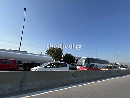 Θεσσαλονίκη: Στις φλόγες νταλίκα στην Εγνατία Οδό