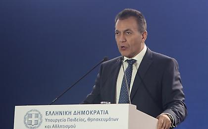 Βρούτσης: «Δεν έχει νόημα να έρθουν χωριστά - Αν δεν έρθουν ως τις 15:00, τέλος το πρωτάθλημα»