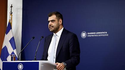 Μαρινάκης κατά Τσίπρα: «Εκατοντάδες χιλιάδες νέοι έφυγαν με τις πολιτικές του»