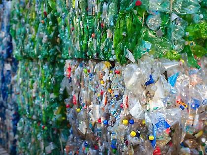 Επανάσταση από την Ιαπωνία: Επιστήμονες ανακάλυψαν πλαστικό που διαλύεται σε θαλασσινό νερό μέσα σε λίγες ώρες