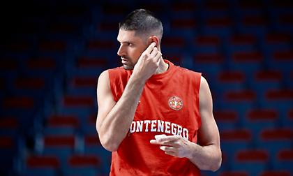 Βόμβα από Βούτσεβιτς για Ερυθρό Αστέρα: «Μερικές φορές το σκέφτομαι...»