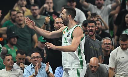 Σκόραρε με καλάθι-φάουλ και πανηγύρισε έξαλλα με τους φίλους του Παναθηναϊκού ο Παπαπέτρου!