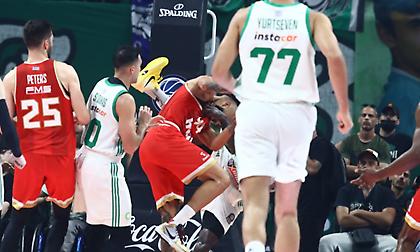 Ένταση Φουρνιέ-Ναν μετά από σκληρό φάουλ του 2ου - Παραλίγο γενικευμένη σύρραξη στο ΟΑΚΑ, μπήκαν αστυνομικοί στο παρκέ!