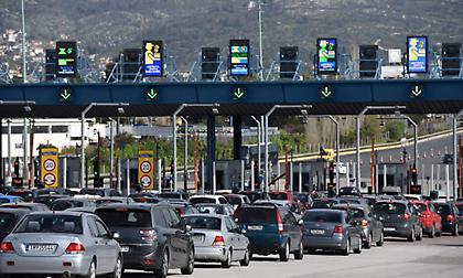 Εξοδος του Αγίου Πνεύματος: Κυκλοφοριακό χάος στην Αττική – Ποιοι δρόμοι είναι στο «κόκκινο»