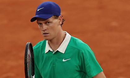 Ο Σίνερ νίκησε εύκολα τον Τζόκοβιτς και ετοιμάζεται για έναν all-star τελικό στο Roland Garros με τον Αλκαράθ