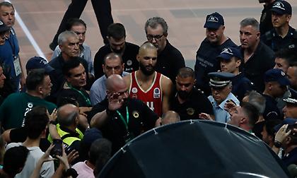 Ολυμπιακός: «Χούλιγκαν επιτέθηκαν σε Φουρνιέ-Μπαρτζώκα, βρόμικο παιχνίδι από Ναν - Λύπηση και ντροπή για όσα ζούμε»!