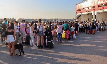 Έξοδος Αγίου Πνεύματος: Φεύγουν άρον άρον για το τριήμερο οι Αθηναίοι - Αυξημένη η κίνηση στα λιμάνια