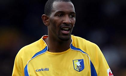 Έπαιξε για 28 χρόνια και έκανε 51 μεταγραφές: Αποσύρθηκε στα 46 του ο Τζέφερσον Λούις!