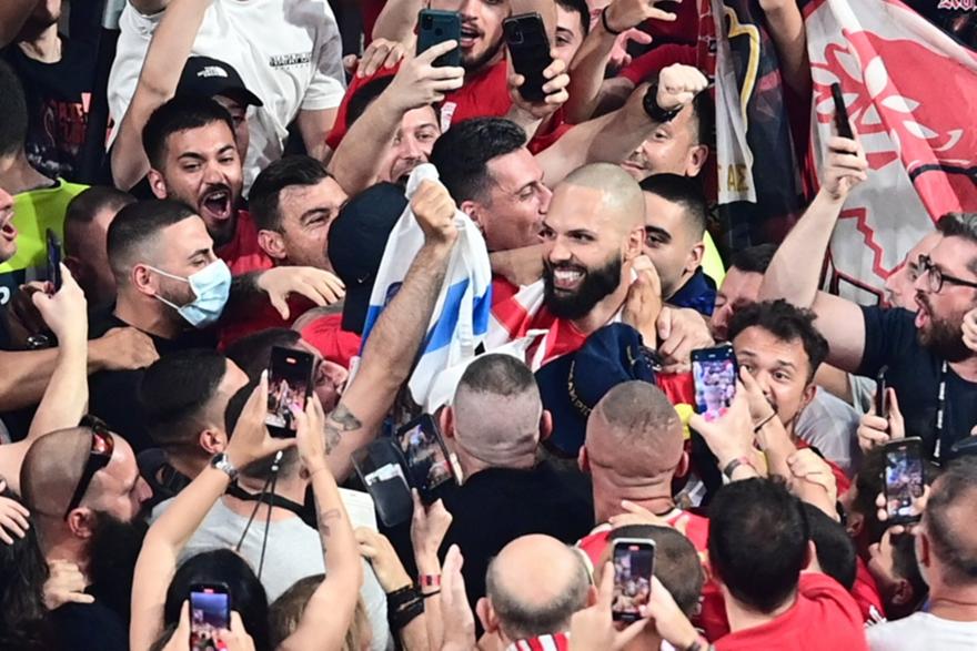 Ολυμπιακός-Παναθηναϊκός: Το κοντράστ των συναισθημάτων στο φινάλε