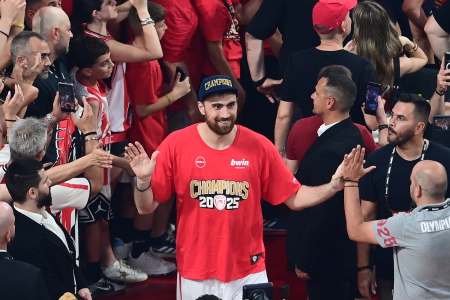 Ολυμπιακός-Παναθηναϊκός: Το κοντράστ των συναισθημάτων στο φινάλε