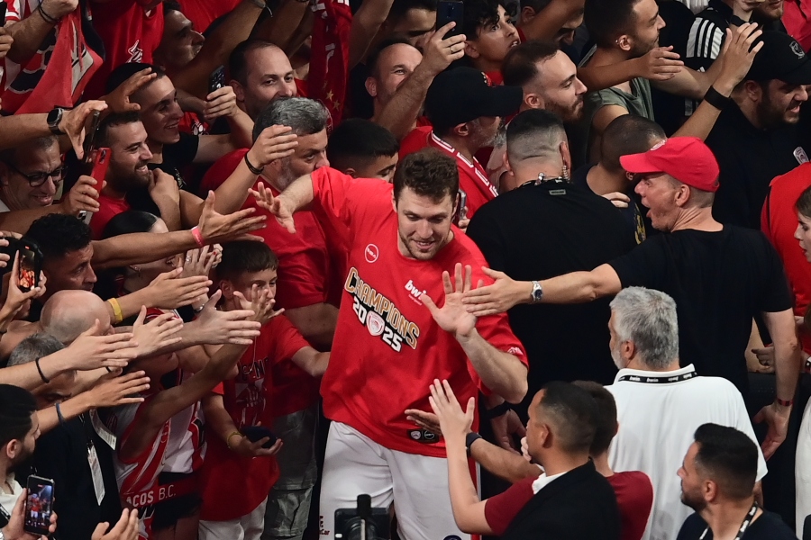 Ολυμπιακός-Παναθηναϊκός: Το κοντράστ των συναισθημάτων στο φινάλε