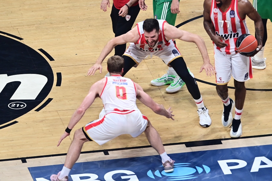 Ολυμπιακός-Παναθηναϊκός: Το κοντράστ των συναισθημάτων στο φινάλε