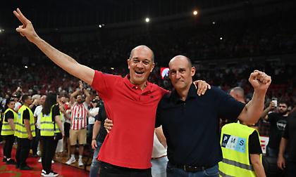 Αγγελόπουλοι: «Πήραμε το πιο μάγκικο πρωτάθλημα της ιστορίας μας, δείξατε τι σημαίνει Ολυμπιακός»