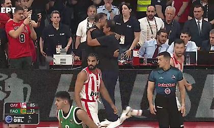 Αγκαλιάστηκαν Μπαρτζώκας και Αταμάν μετά τη λήξη του Game 4