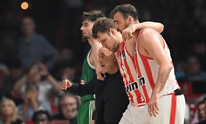 Συναγερμός με Βεζένκοφ στον Ολυμπιακό: Χτύπησε στον αστράγαλο και αποχώρησε υποβασταζόμενος