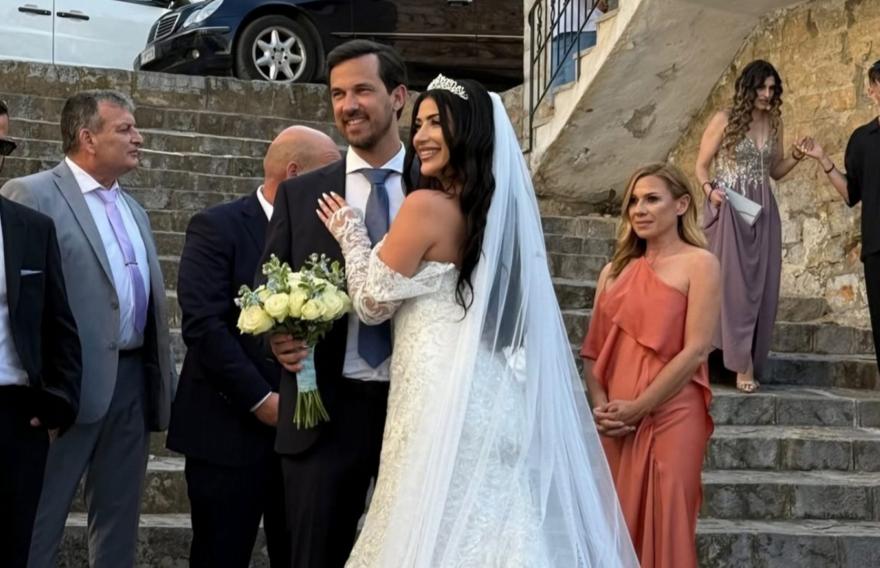 Κατερίνα Καραβάτου: Κουμπάρα στον γάμο του Δήμου και της Ανδριάνας από το Power of Love!