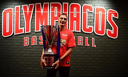 Τα πρωταθληματικά «κλικς» Μπαρτζώκα, τεχνικού επιτελείου και προέδρων του Ολυμπιακού