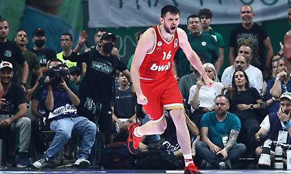 Παπανικολάου: «Με ρώτησαν γιατί δεν κάνω το ίδιο με τον Χουάντσο - Δεν δέχομαι να λένε μπ@@@ρδους τους οπαδούς μας»