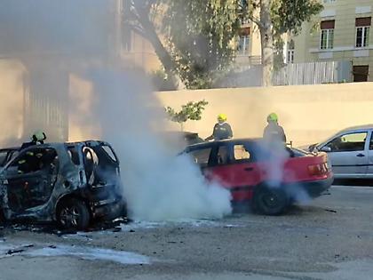 Στις φλόγες ΙΧ στη Νέα Σμύρνη - Κάηκαν έξι οχήματα