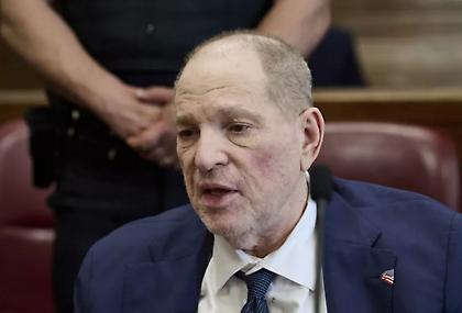 Ένοχος για σεξουαλική επίθεση ο Χάρβεϊ Γουάινσταϊν στην επανεκδίκαση της υπόθεσης