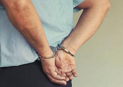 Στα χέρια της ΕΛΑΣ ο πατέρας του «νταή» οδηγού της Πετρούπολης που ξυλοκόπησε γυναίκα για την προτεραιότητα