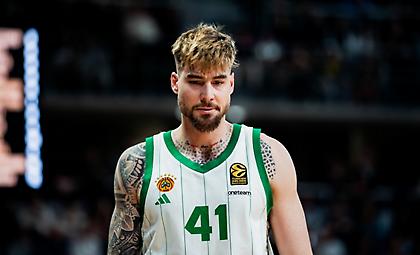 Χουάντσο: «Δεν μου αρέσει να με παρουσιάζουν σπουδαίο επειδή έμεινα στην απονομή του Ολυμπιακού»