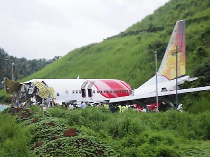 Η Ινδία εξετάζει το ενδεχόμενο καθήλωσης των Boeing 787 της Air India μετά τη συντριβή του αεροσκάφους