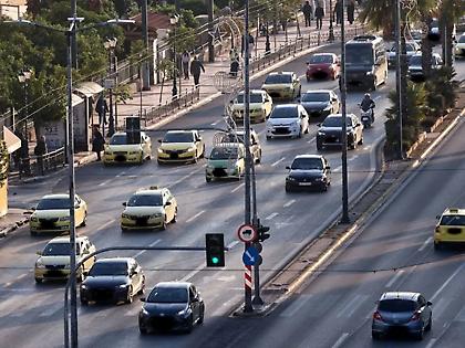 Τροχαίο με τραυματισμό στην Αρδηττού - Μποτιλιάρισμα από την κάθοδο της Βασιλίσσης Σοφίας
