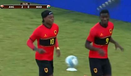 Γκολ με κεφαλιά-ψαράκι ο Ζίνι, έδωσε και ασίστ στην τεσσάρα της Ανγκόλα