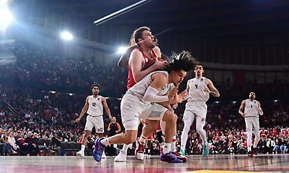 Αποθέωση Ιφί σε Βεζένκοφ: «Αυτός με εντυπωσίασε περισσότερο - Κοιτάς και ξαφνικά έχει 20 πόντους»