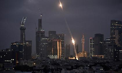 Ισραήλ και Ιράν σε τεντωμένο σχοινί – Τουλάχιστον μία νεκρή στο Τελ Αβίβ από τα αντίποινα της Τεχεράνης