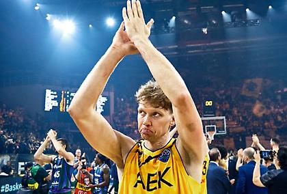 Κουζμίνσκας: «Μόνο AEK! Ευχαριστώ για την αξέχαστη σεζόν»