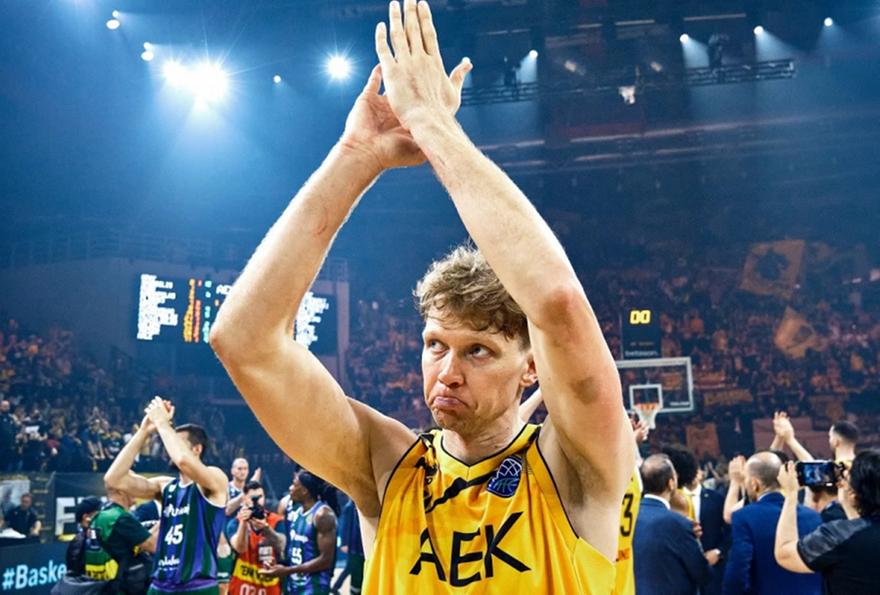 Κουζμίνσκας: «Μόνο AEK! Ευχαριστώ για την αξέχαστη σεζόν»