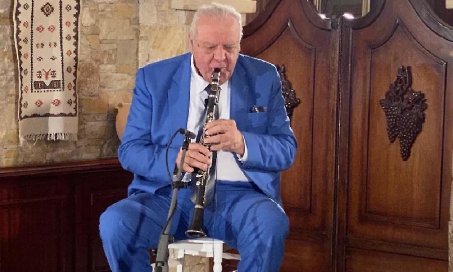 «Σίγησε» το κλαρίνο του μεγάλου δεξιοτέχνη Πετρολούκα Χαλκιά - Απεβίωσε σε ηλικία 90 ετών