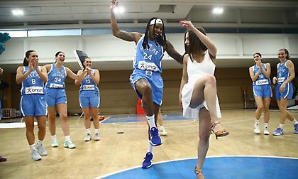 Ζεϊμπέκικο πριν το τζάμπολ: Μαθήματα… χορού για την Εθνική Γυναικών πριν το Ευρωμπάσκετ - Χόρεψε και η Παρκς!