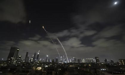 Νέα ιρανική επίθεση κατά του Ισραήλ: Πύραυλοι και drones στοχεύουν Τελ Αβίβ και Χάιφα
