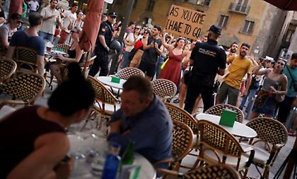 «Τουρίστες, ξεκουμπιστείτε»: Μεγάλες διαδηλώσεις σε Ιταλία, Ισπανία και Πορτογαλία