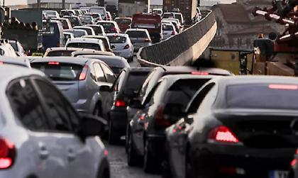 Διαρροή λαδιών σε παράδρομο της Κηφισού - Ποιοι δρόμοι της Αττικής αντιμετωπίζουν προβλήματα με την κίνηση